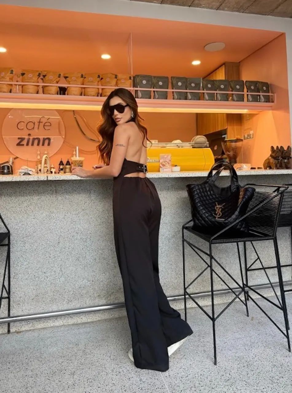 Macacão Preto Elegante
