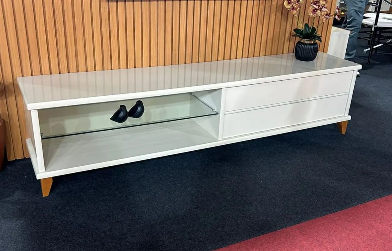Rack com detalhes em vidro
