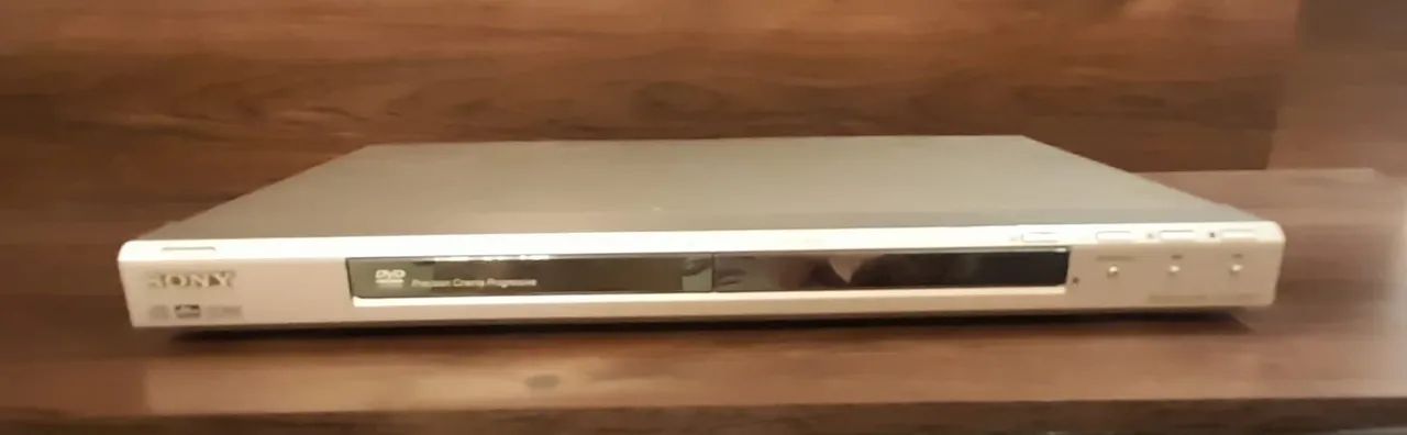 Reprodutor de CD e DVD Sony - Modelo DVP-NS50P