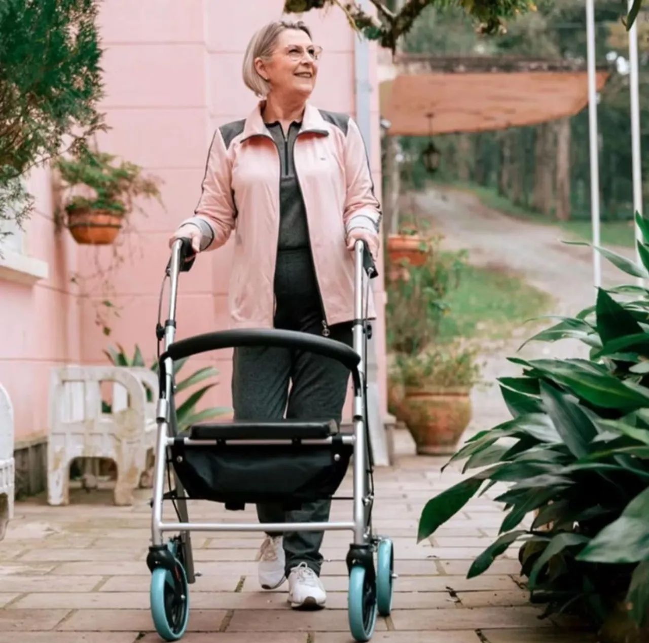 Andador de 4 rodas  - Foto 6