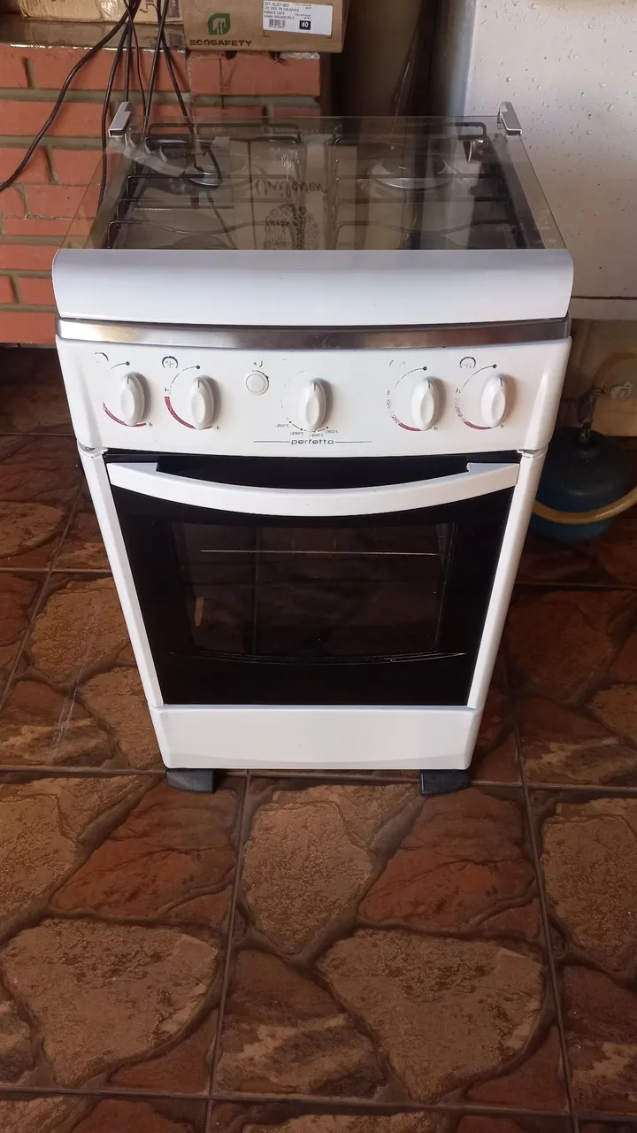 Fogão Perfectto com 4 bocas e forno