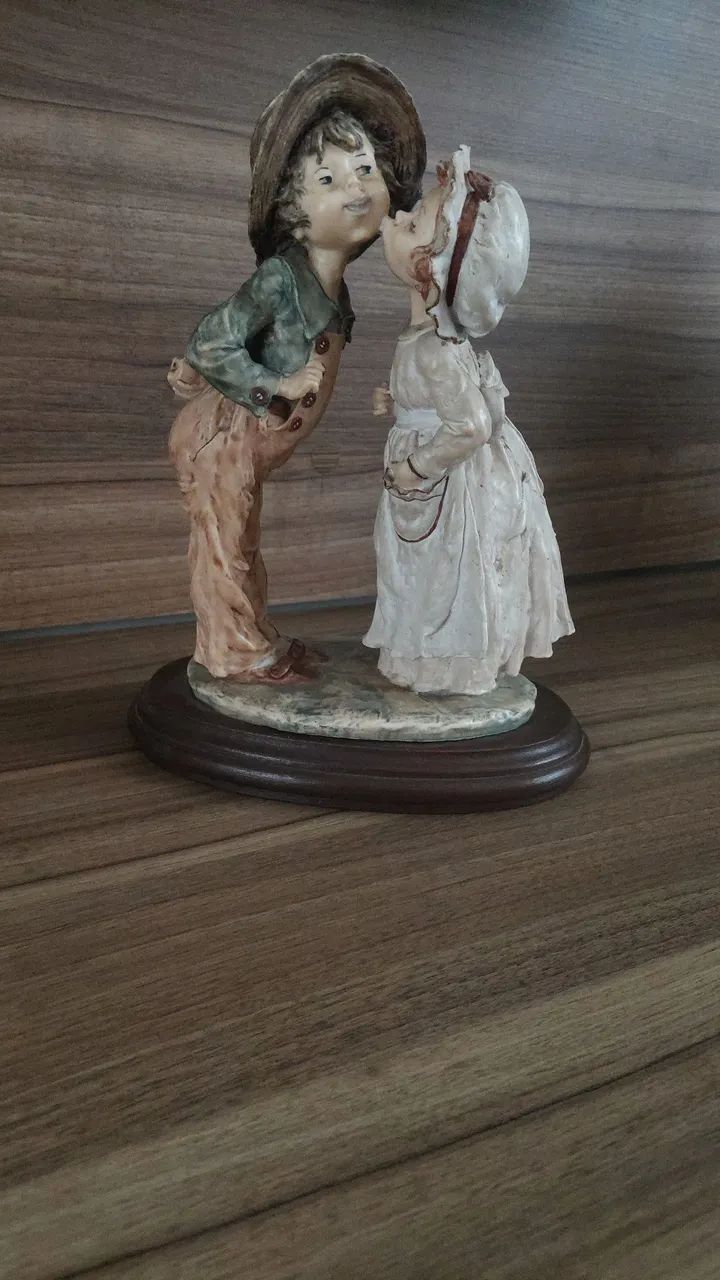 Estatueta casal em resina antiga  - Foto 2