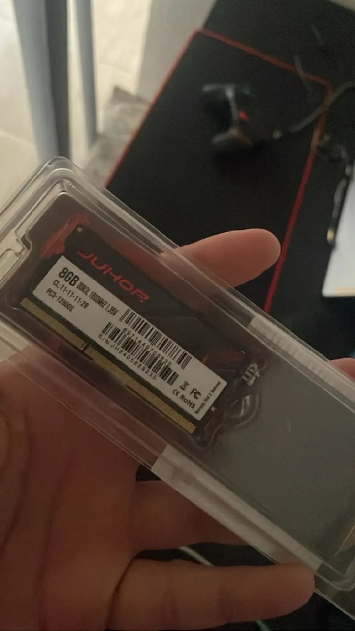 Memória RAM JUHOR de 8gb, nunca usada.