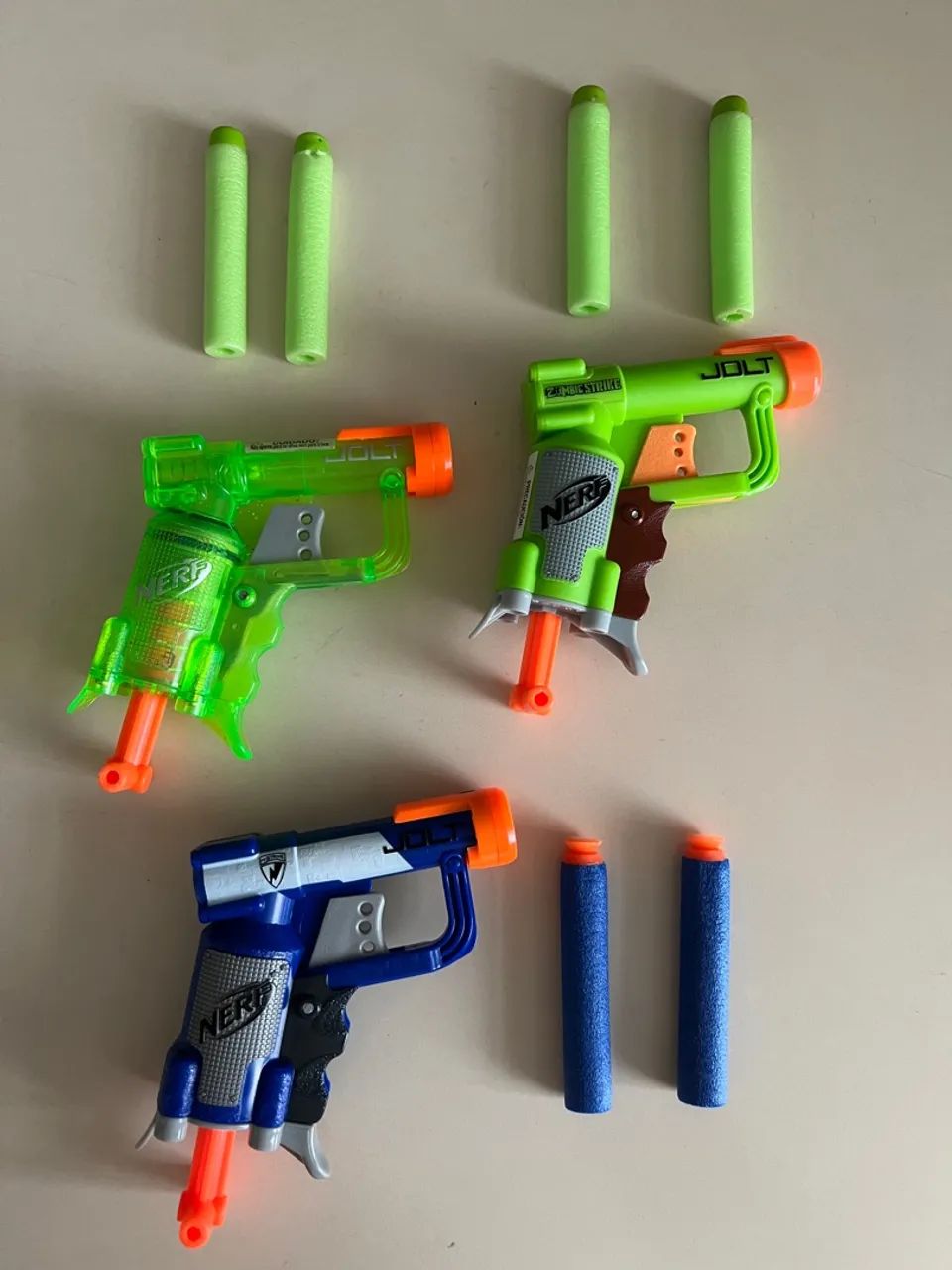 Kit Nerf com 3 pistolas e 6 dardos