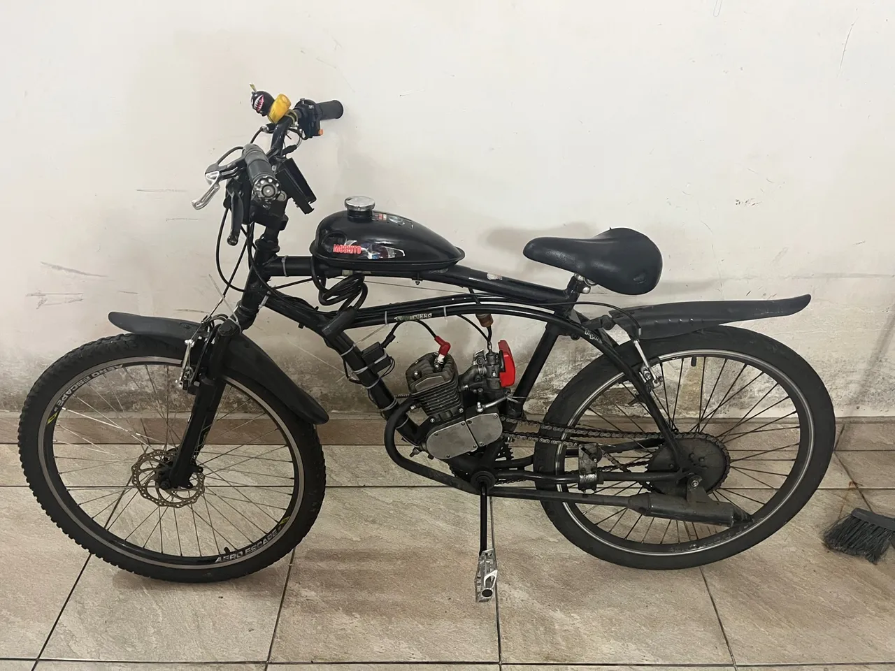 Vendo motorizada pra sair logo