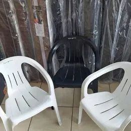 CADEIRA PLÁSTICO POLTRONA PEROLA JR 
