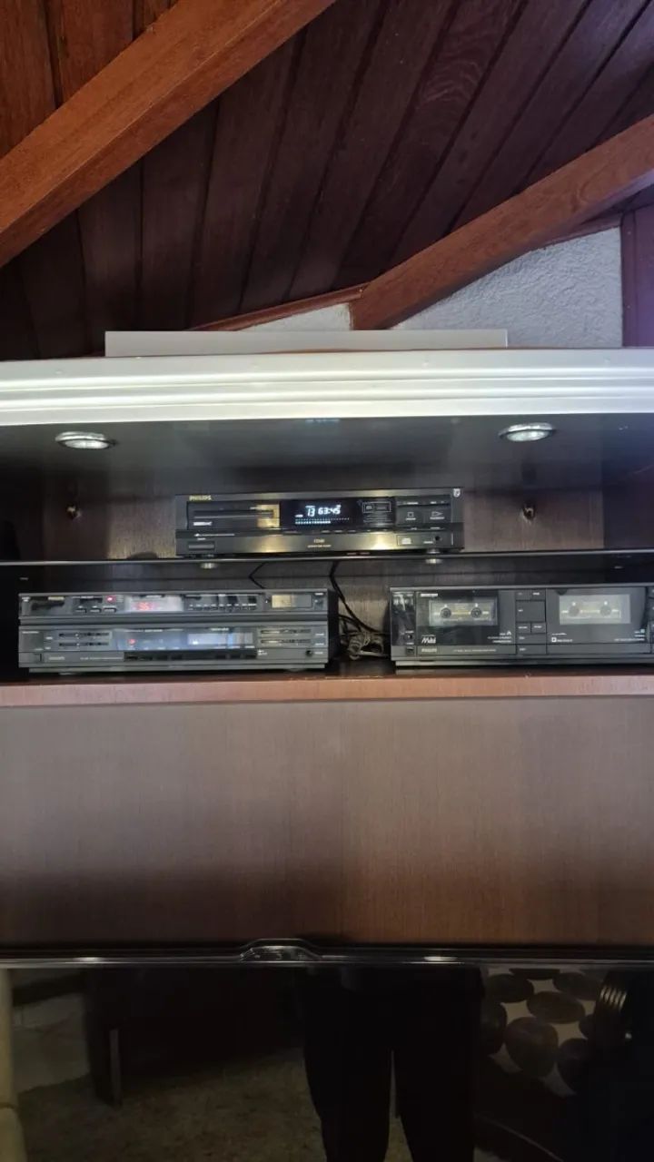 Receiver com rádio, cd player, duplo deck com fita cassete e 2 caixas de som Philips - Foto 2