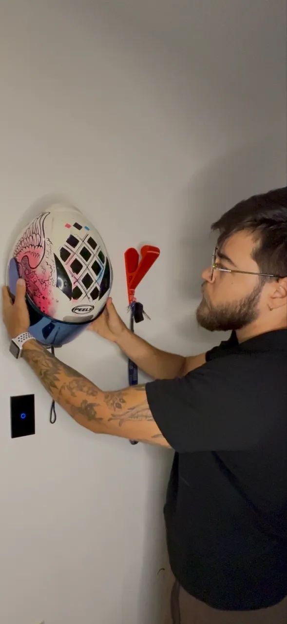 Suporte capacete + chave - Foto 3