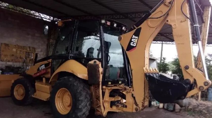 Retroescavadeira Caterpillar 2017 - Foto 5