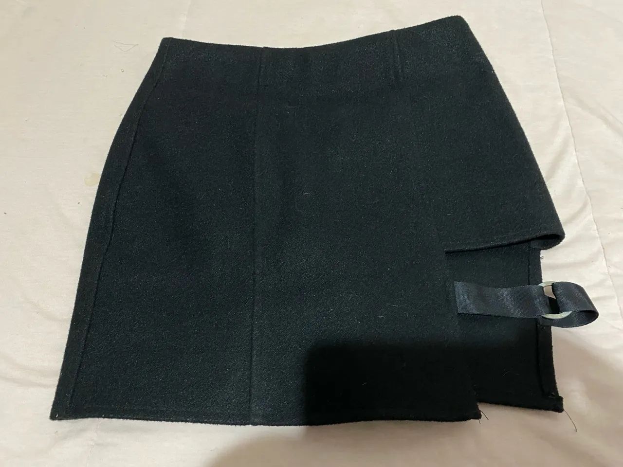 Saia preta com detalhe estiloso - Foto 4
