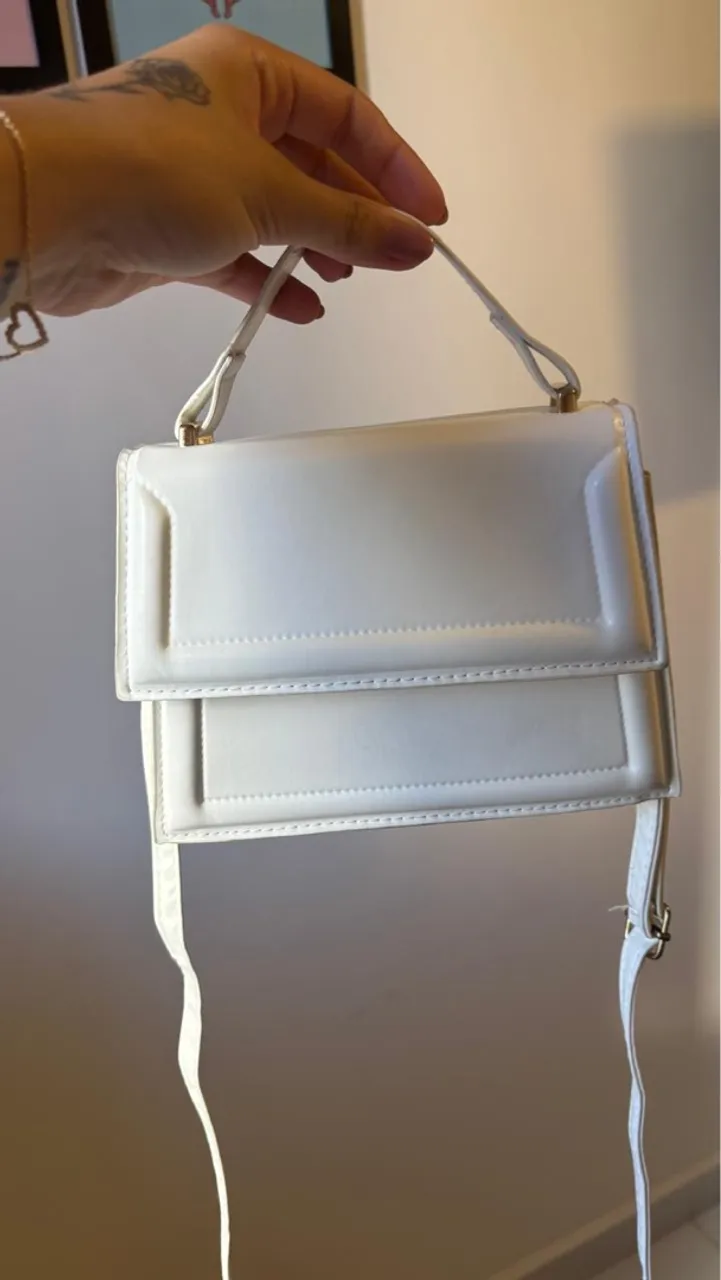 Bolsa Branca Elegante com Alça Transversal