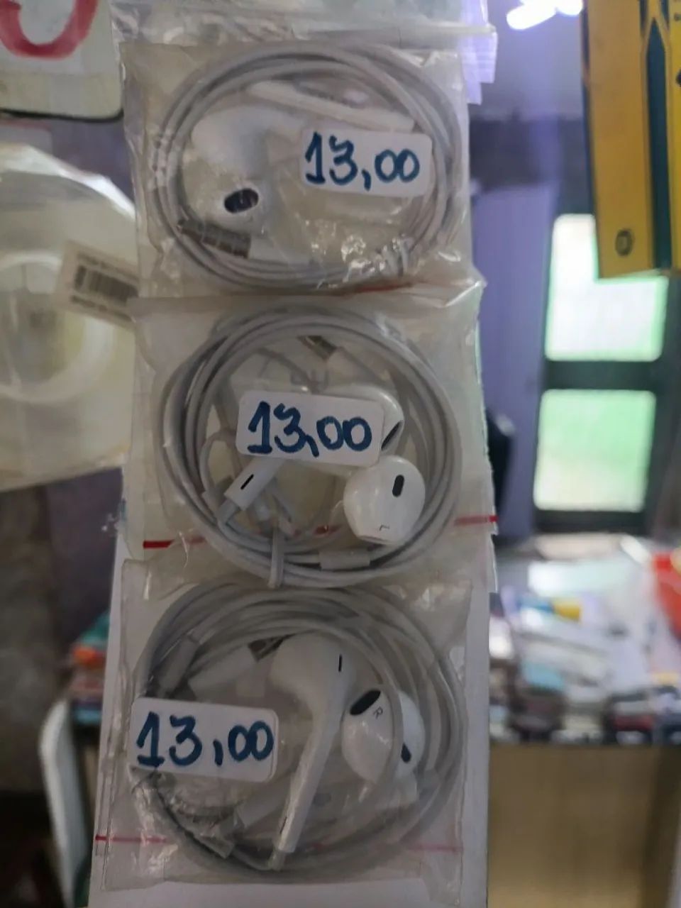 Fone iPhone P2 com microfone  - Foto 4