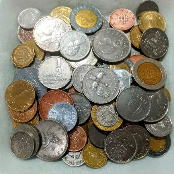 Lote com 100 Moedas Estrangeiras Antigas - Foto 4