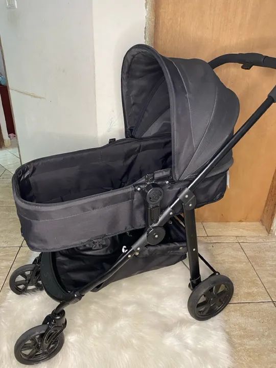 Carrinho de Bebê Preto - Novo
