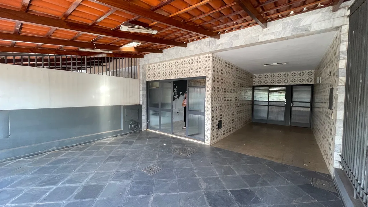VENDO SOBRADO NA AVENIDA CENTRAL NUCLEO BANDEIRANTE BLOCO 91