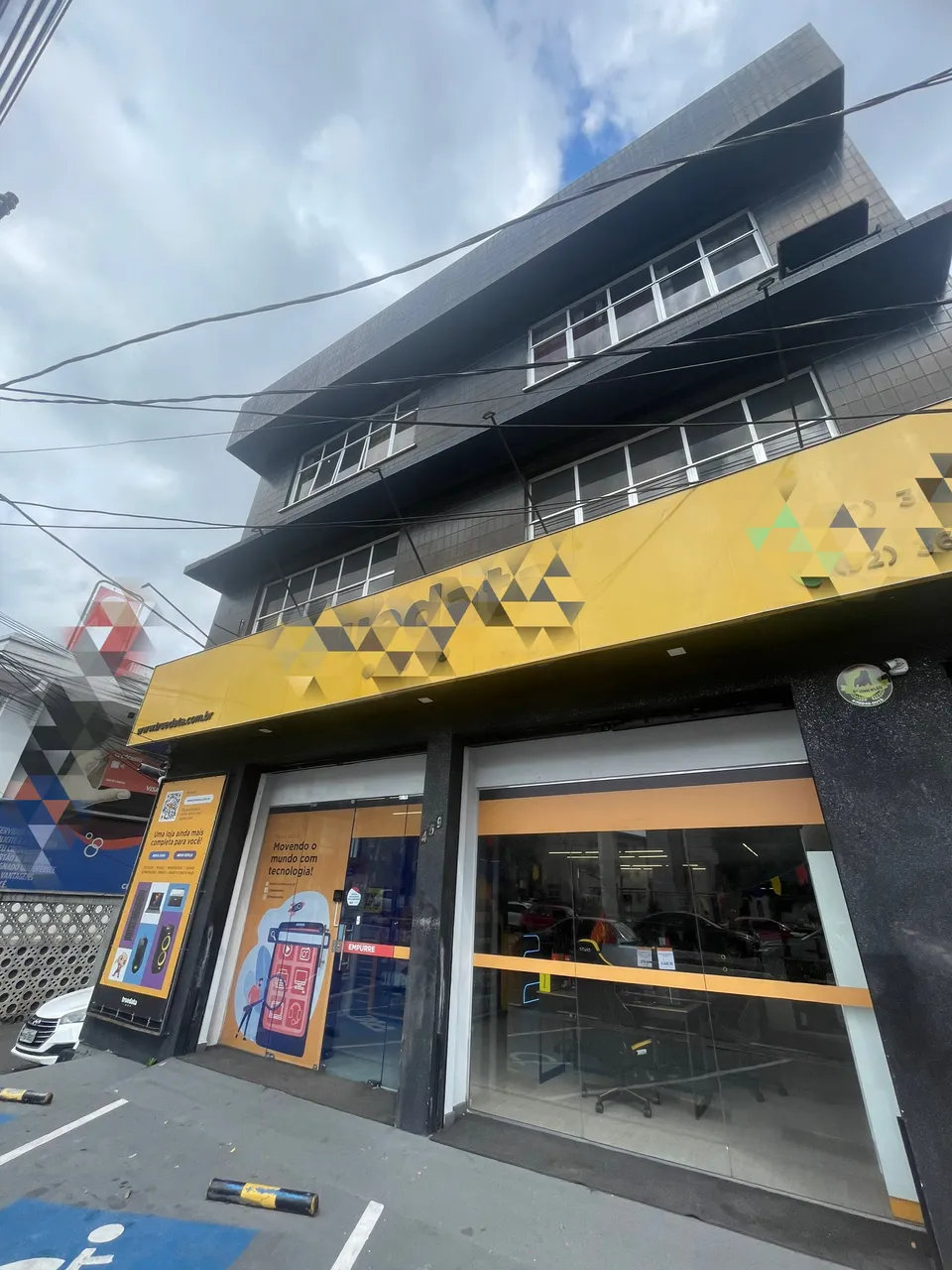Prédio comercial - Av Djalma Batista