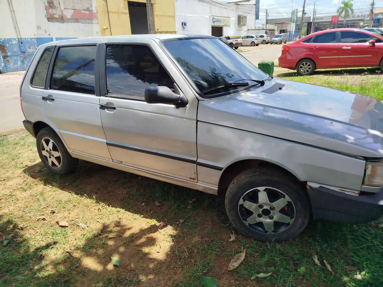 Vende-se Uno Mille 2004,  zero de motor  - Foto 2