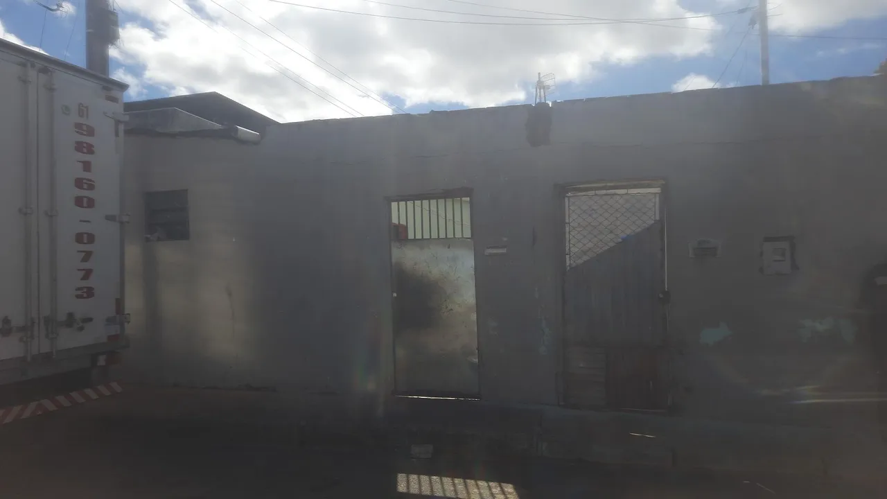 Vende -se um terreno 