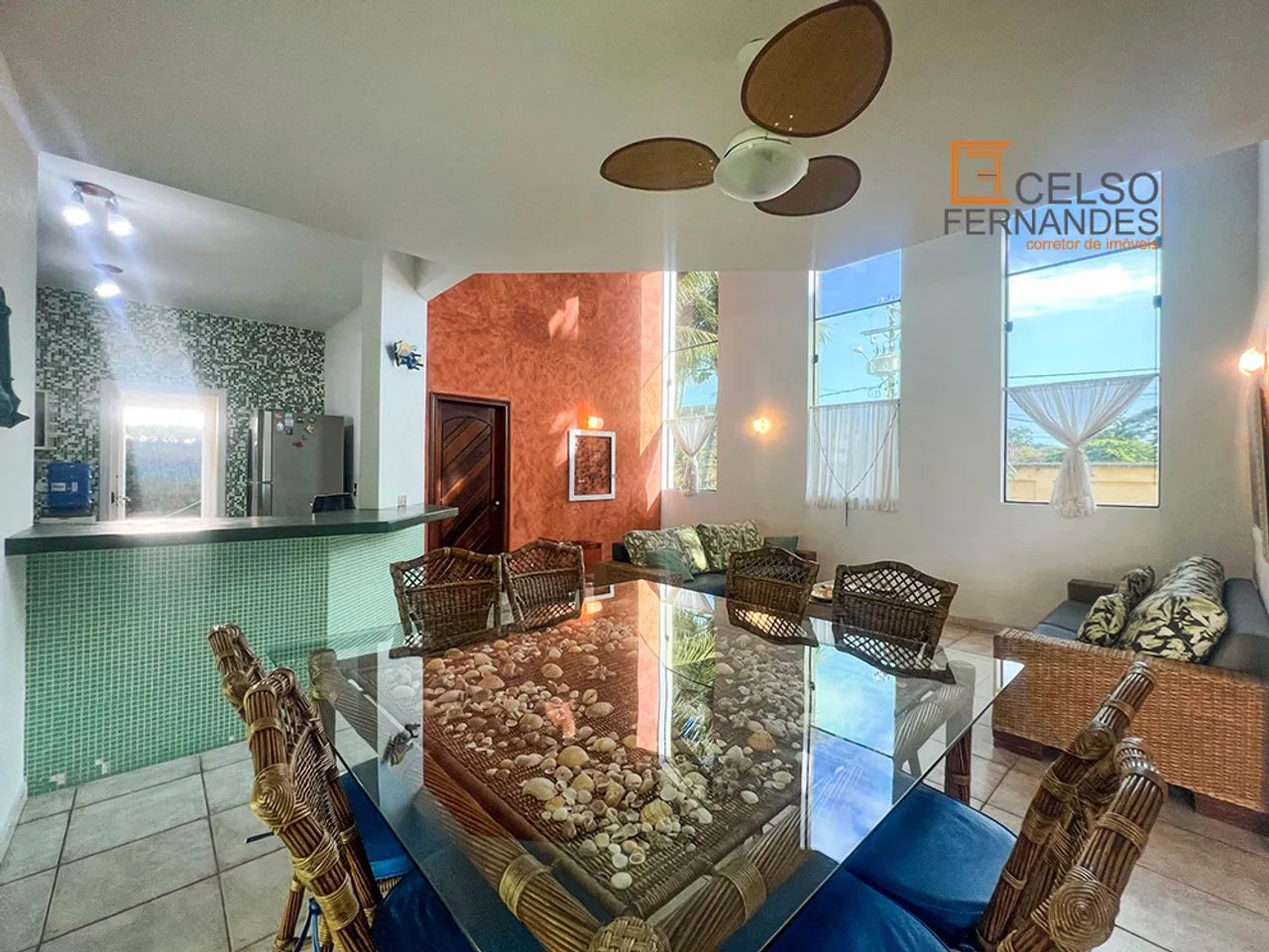 Linda Casa 4 dorm, sendo 2 suítes com piscina na Praia de Pernambuco no Guarujá - SP