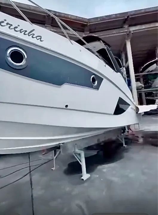 Lancha Ventura V300 (30 pés)