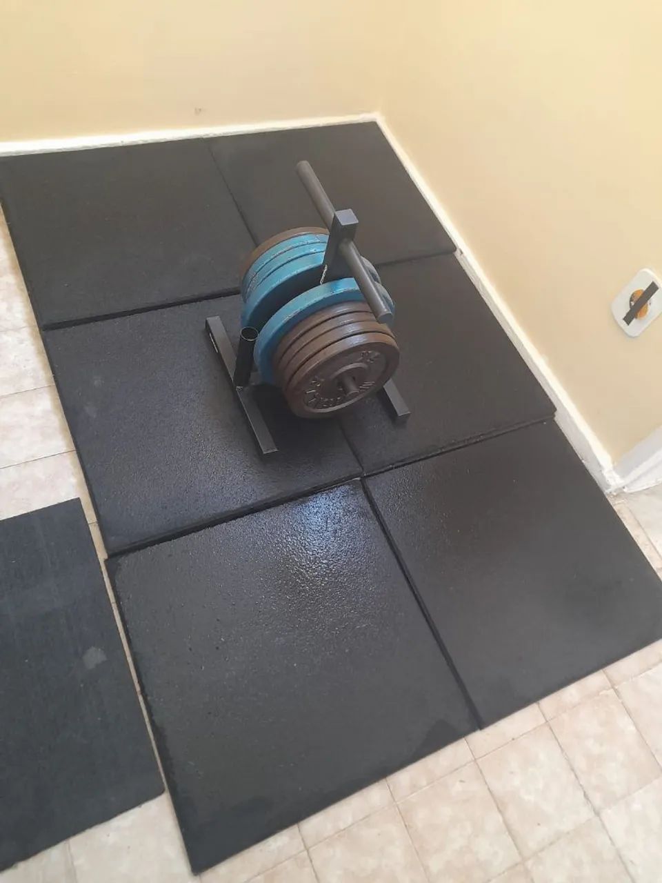Piso emborrachado 50 x 50 cm para academia - Foto 2