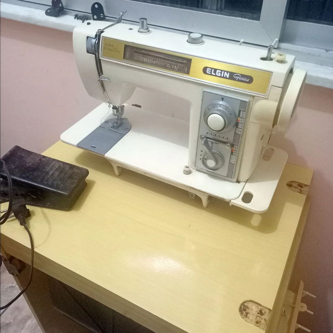 Único Dono Máquina de Costura Elgin Genius Super Automática - Foto 3