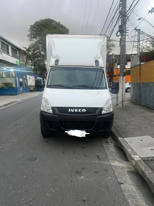 Iveco Daily 35s14 baú ano 2015 - Foto 2