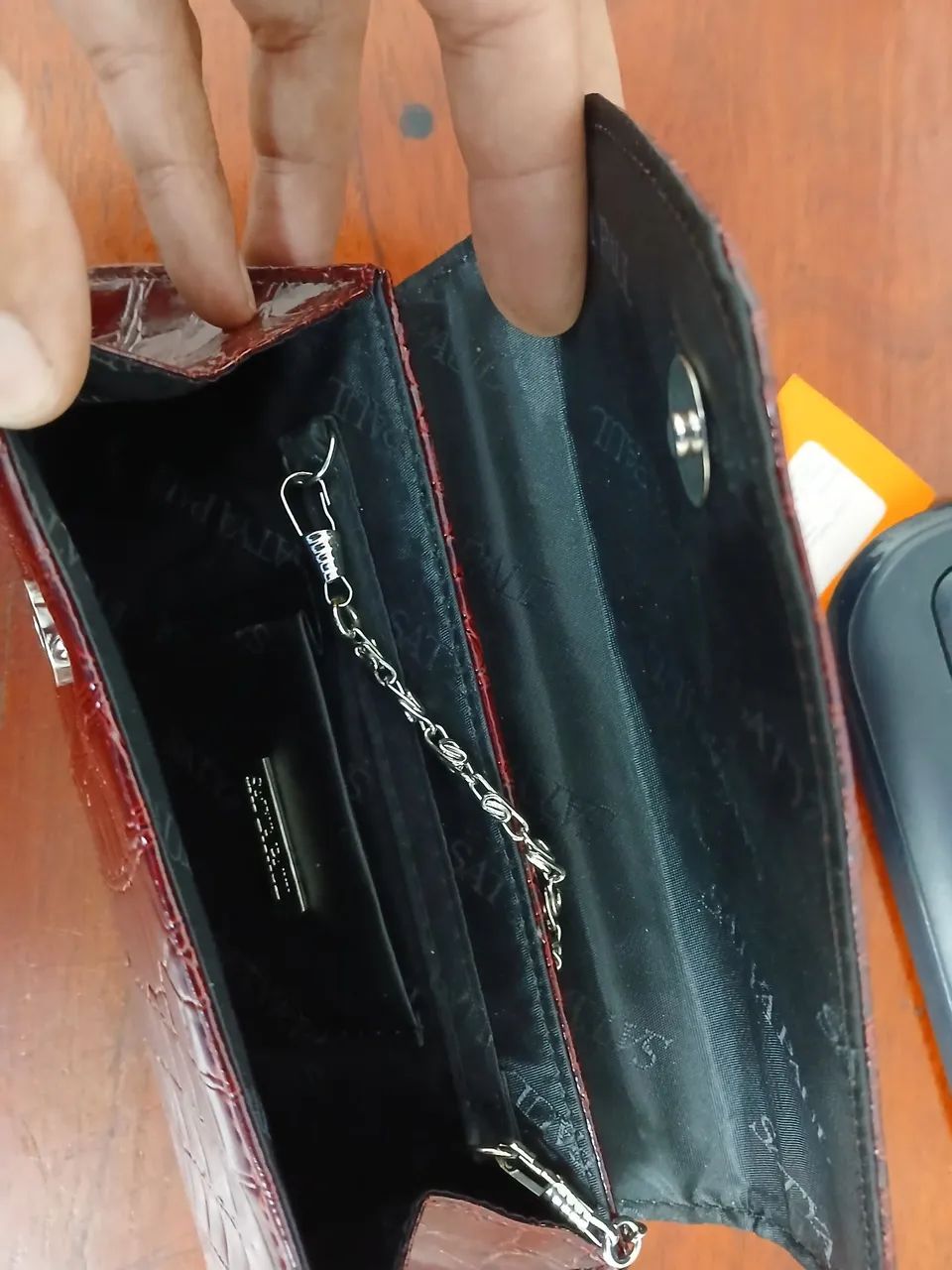 Bolsa de mão em couro croco marrom - Foto 3