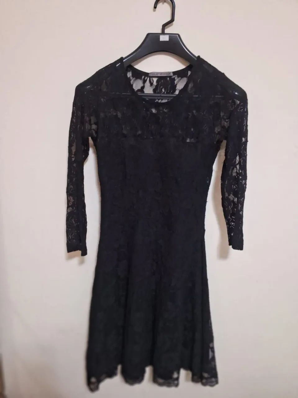 Vestido Preto de Renda Elegante - Foto 2
