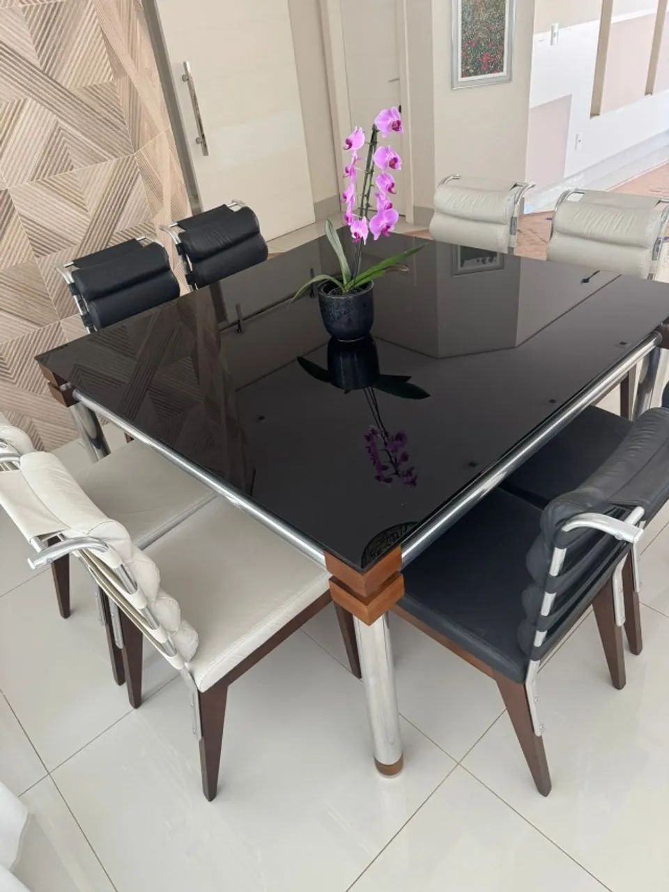 Mesa de jantar quadrada - 8 lugares + Aparador 64168517037186122