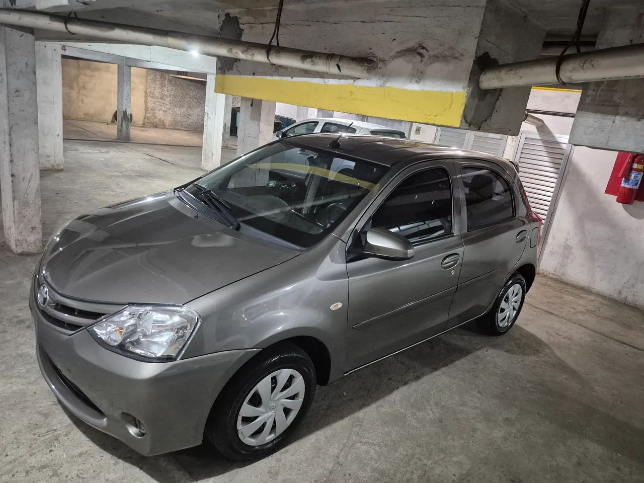 Etios Hatch X 1.3 Flex Manual (Raridade KM 22.000 ) - Foto 2