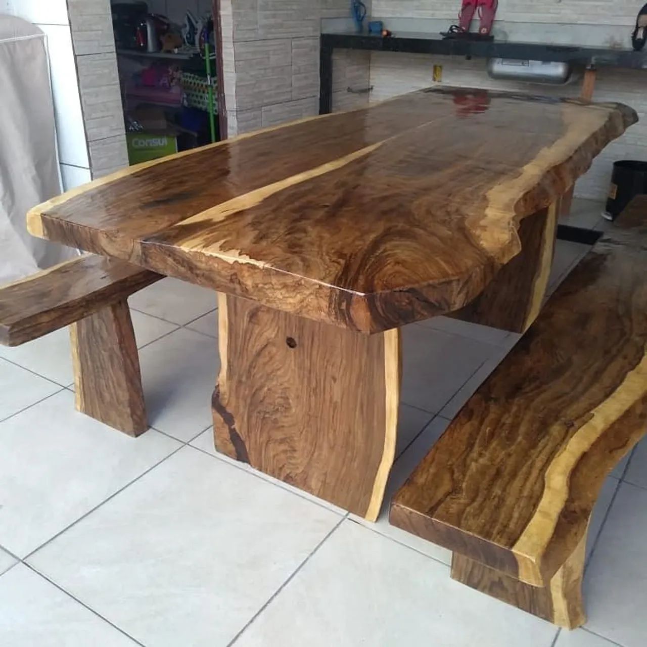 Mesa rústica até 2metros, c/dois bancos, só $1.399 - Foto 2