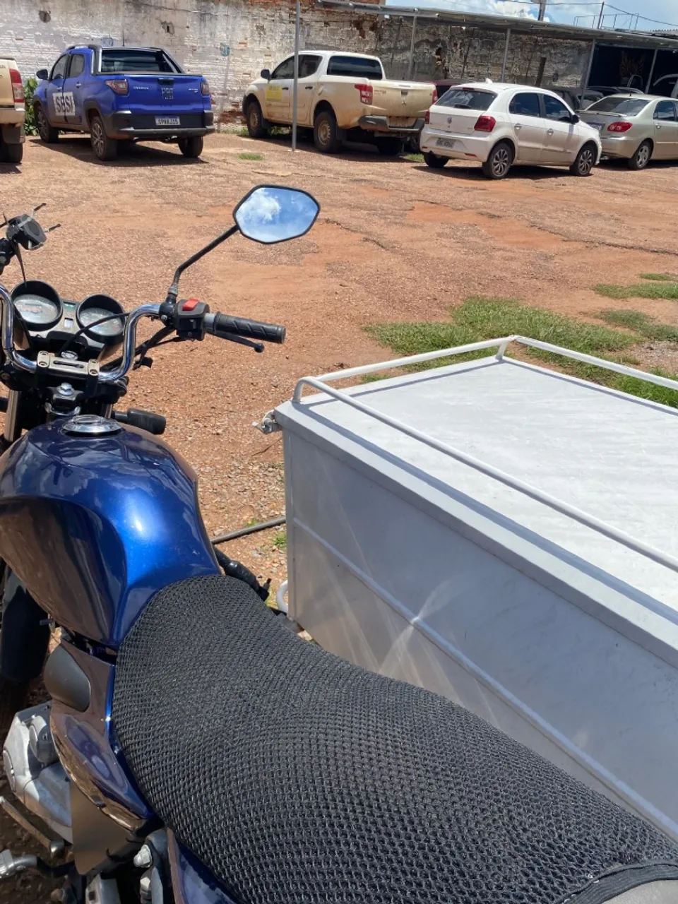 Moto com carretinha