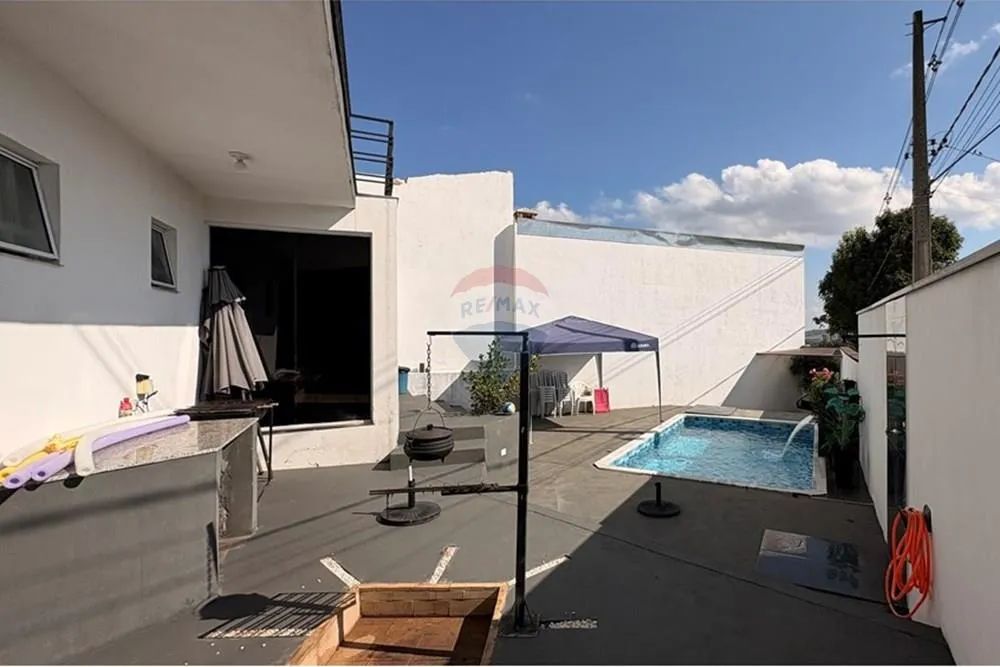Excelente Imóvel com 3 Dormitórios, sendo 2 Suítes com Piscina - Foto 3