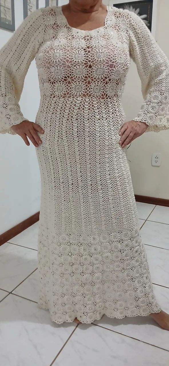 Vendo vestido longo de crochê feito à mão