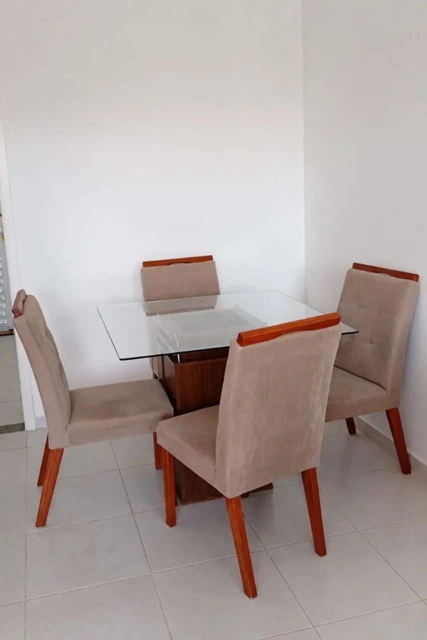 MESA DE JANTAR COM TAMPO DE VIDRO E 4 CADEIRAS
