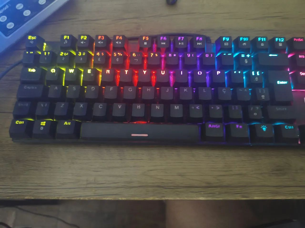 Teclado mecânico 60% semi novo - Foto 3
