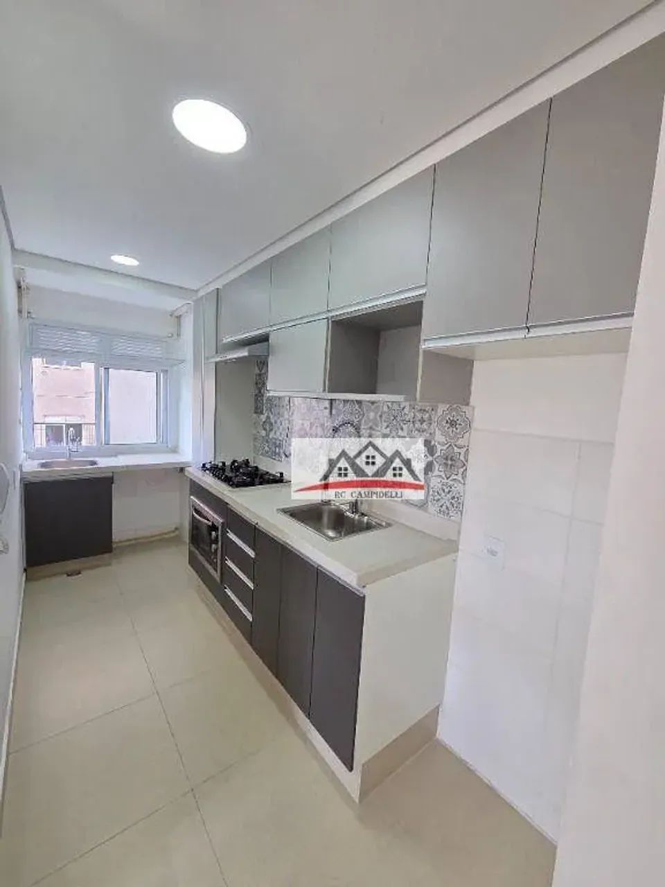 Apartamento com 01 dormitório e closet, banheiro grande e vaga coberta com lazer completo  - Foto 2