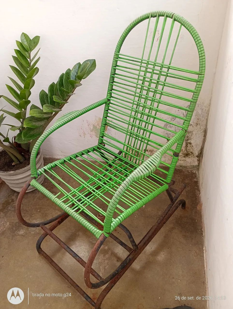 Cadeira de balanço verde pequena. - Foto 2
