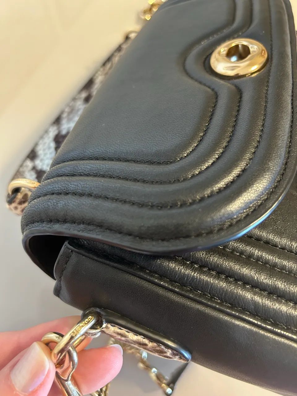 Bolsa Coach preta mão e transversal - Foto 4
