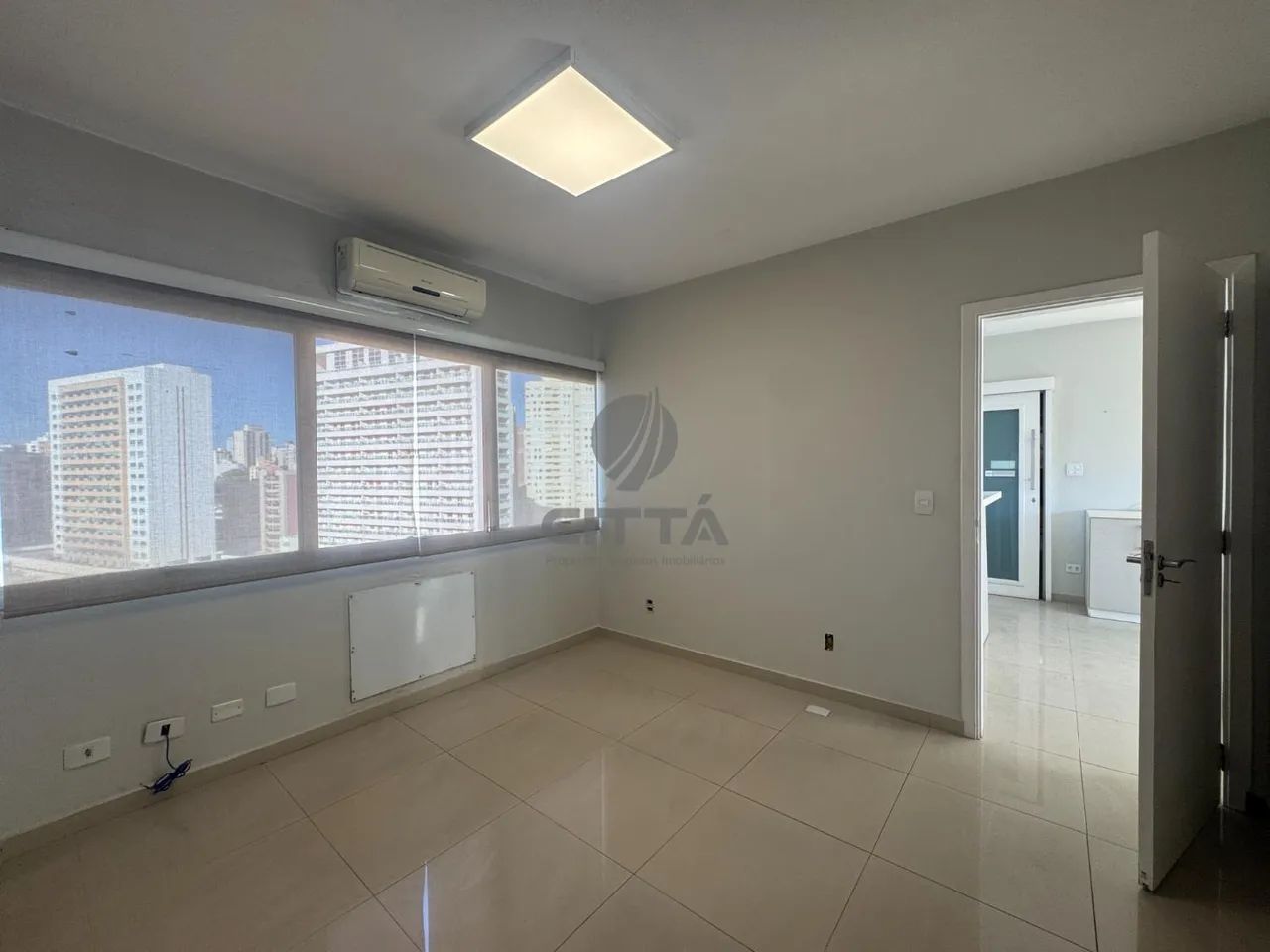 Sala comercial à venda no Edifício Thomaz Alves na Vila Itapura em Campinas/SP.