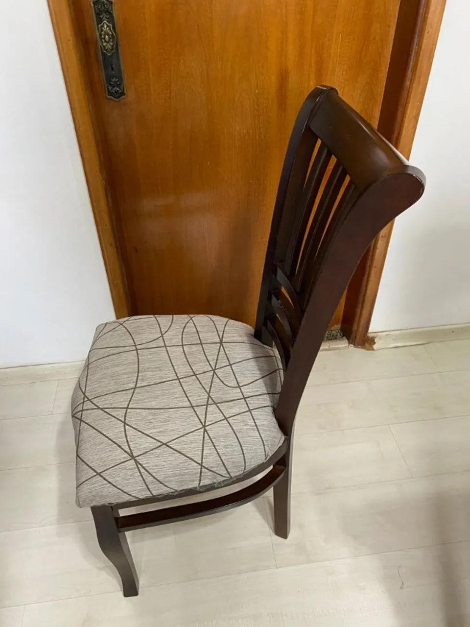 Vende-se Conjuto c/ 8 Cadeiras para Mesa de Jantar - Foto 2