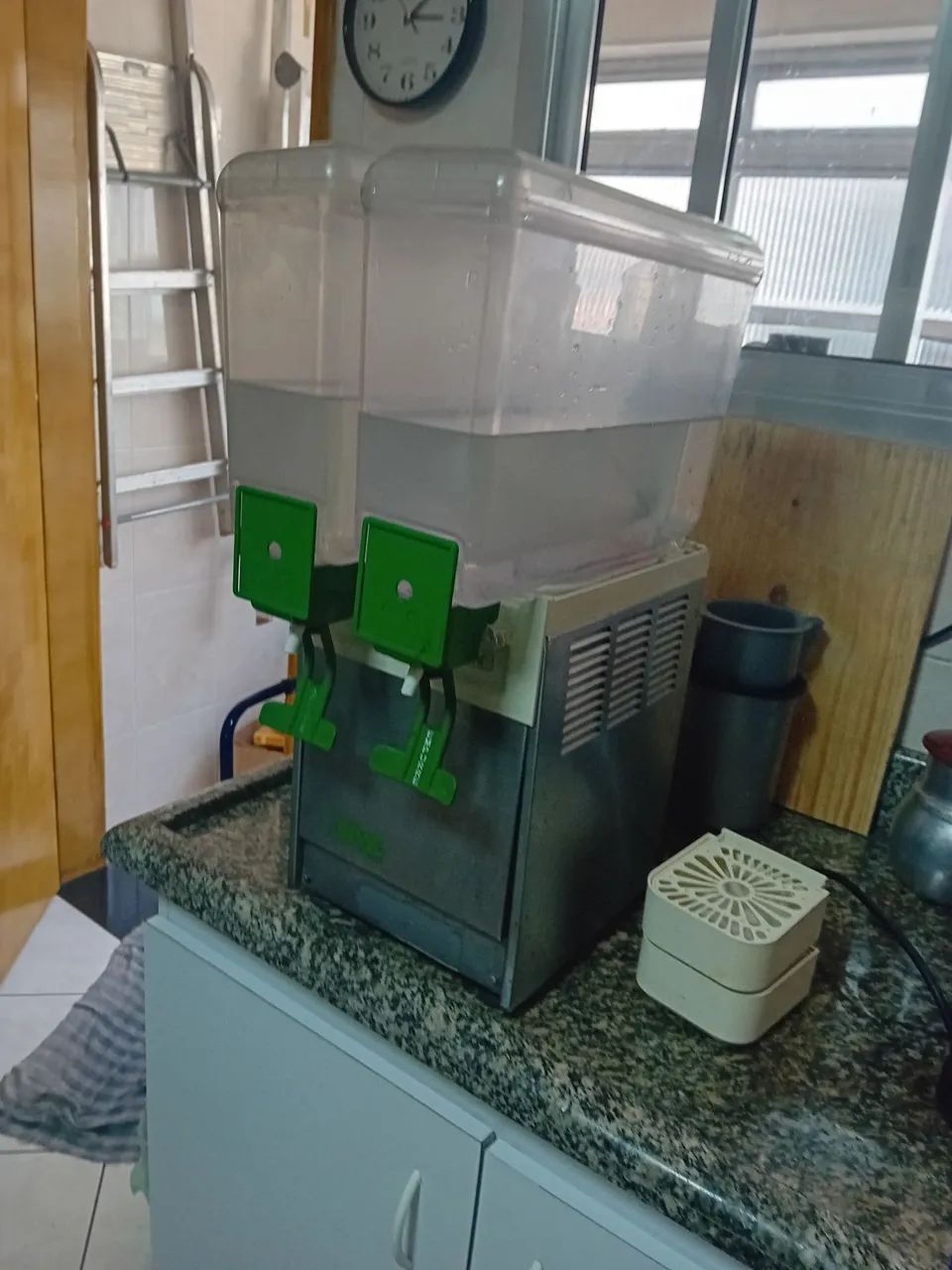 Refresqueira Bras com duas cubas 7,5litros cada.