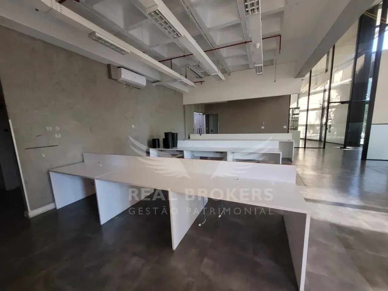 Sala Comercial Mobiliada para Locação 750m² de Área Útil, copa e 6 Vagas de Garagem em Alp - Foto 5