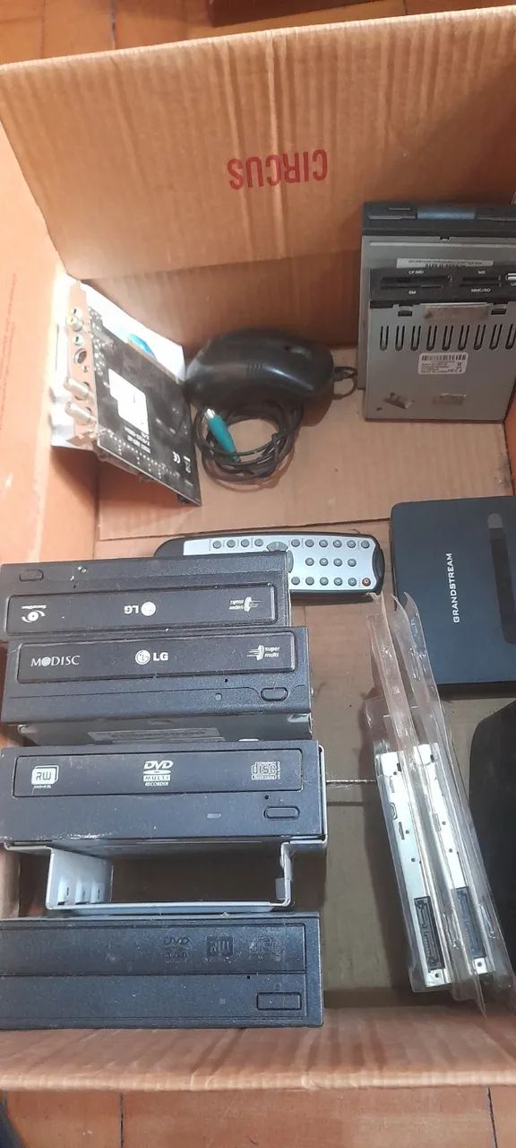 4 Drives DVD RW funcionando - DVD, Blu-Ray e Vídeo Cassete - São