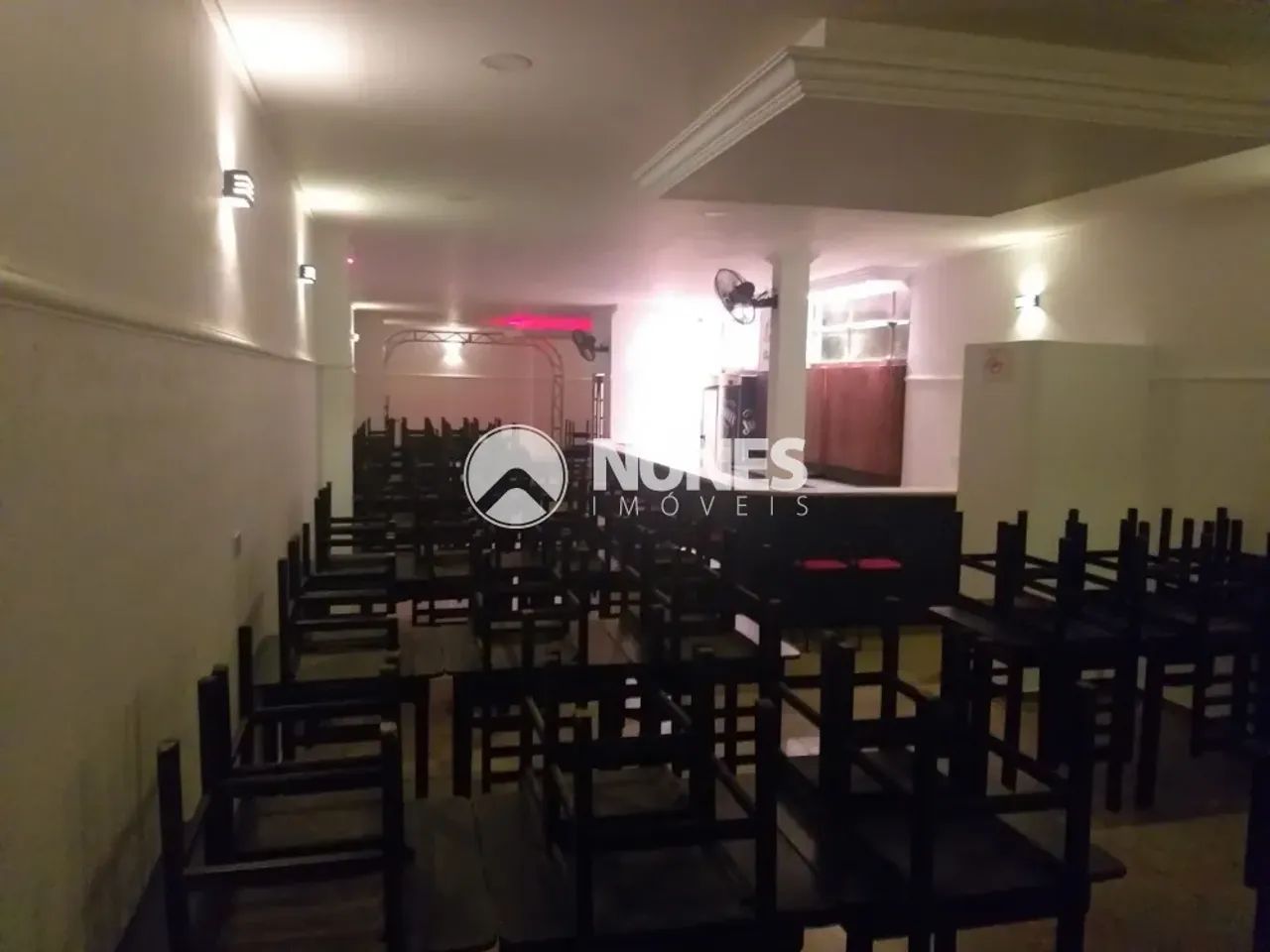 Imóvel contendo 3 salões sendo um pronto para restaurante e Bar e duas casas! - Foto 3