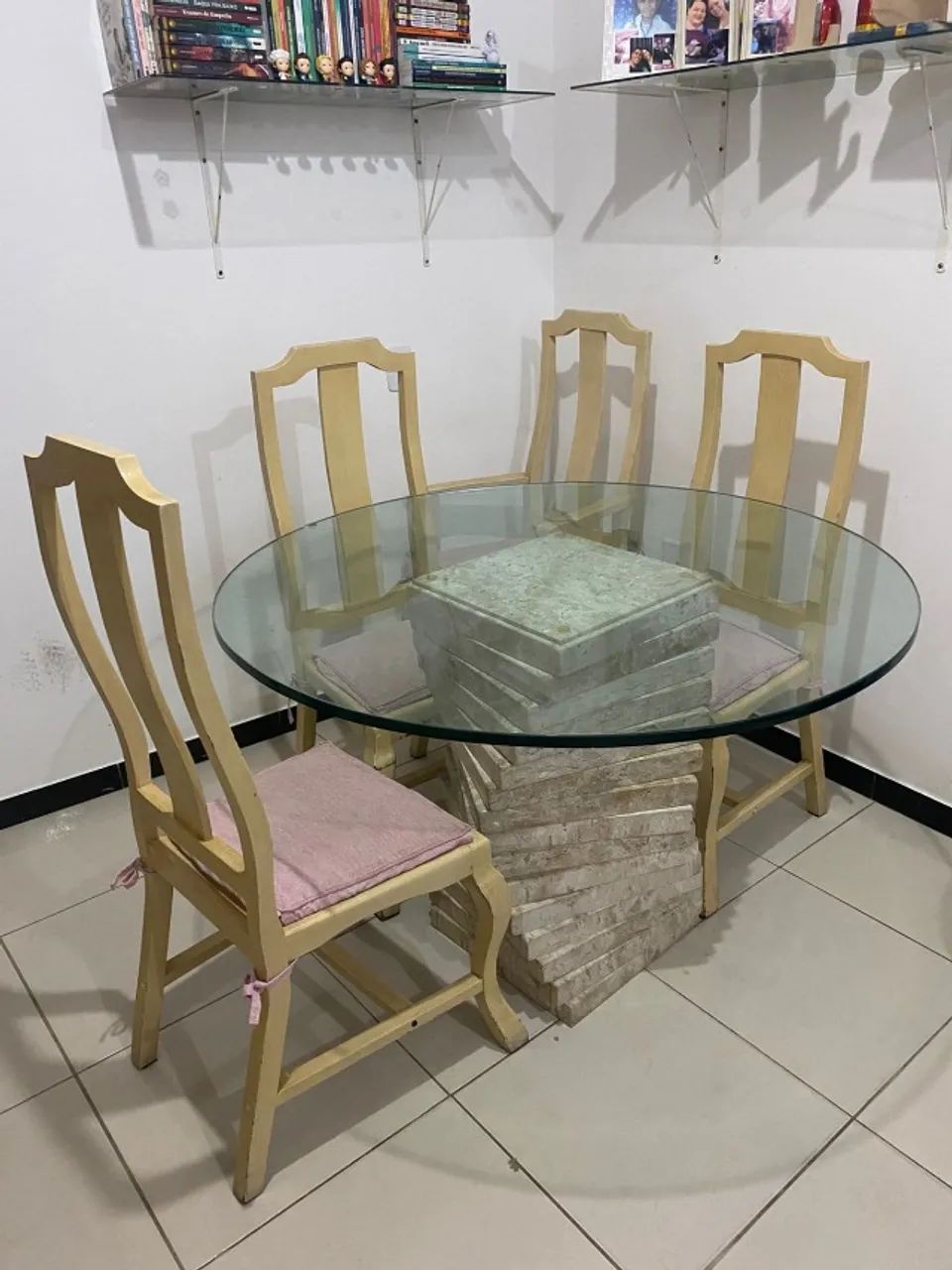 Mesa de Jantar 4 Lugares +2 cadeiras com encosto - Foto 2