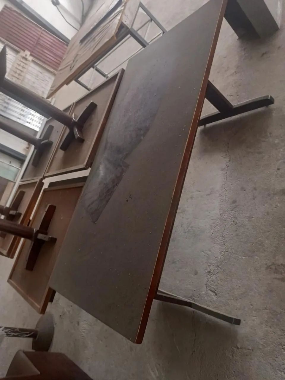 Mesa de madeira com 3 cadeiras