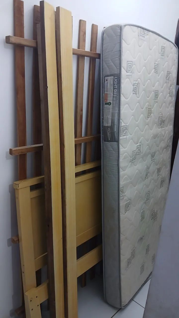 Cama solteiro madeira com colchão 