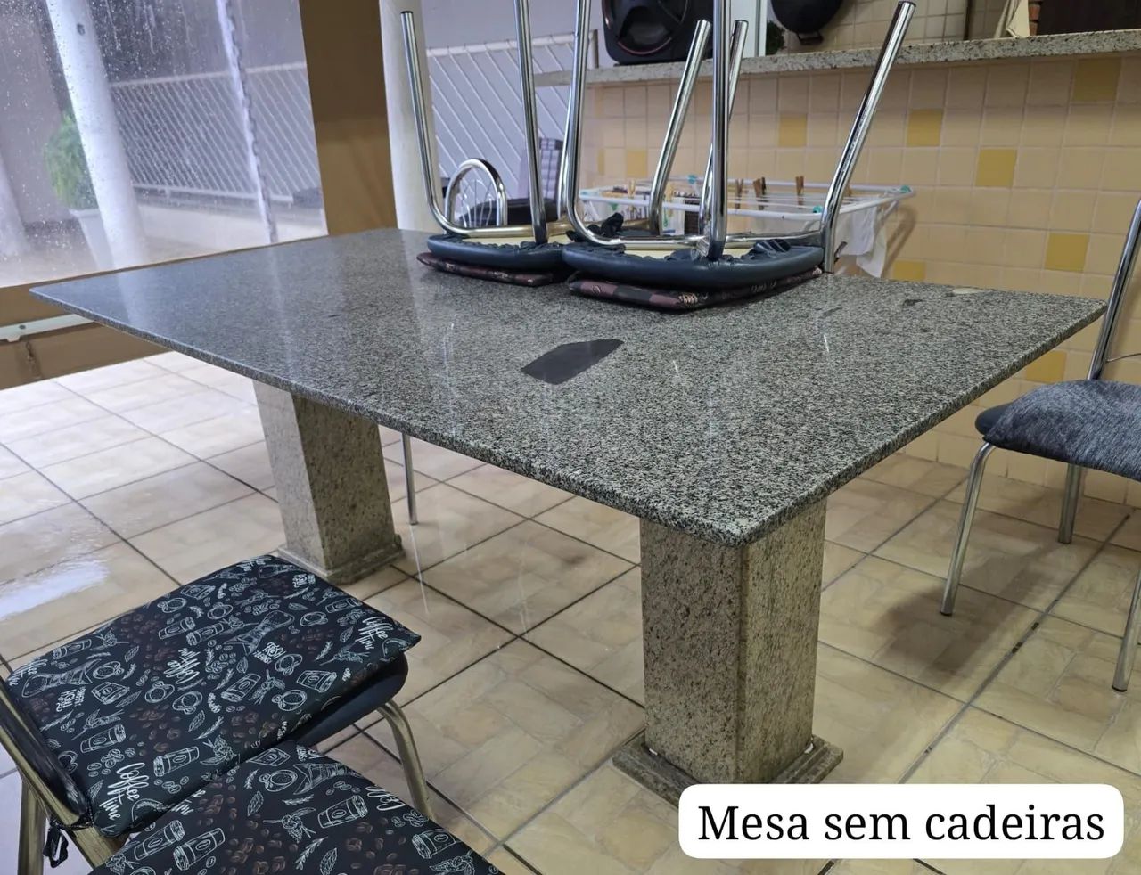 Mesa, rack, balcão bem conservados65704316780163121